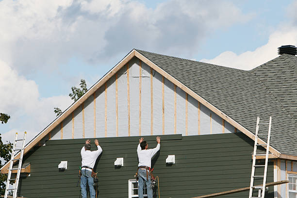Professional Siding Replacement technician working in Mayesville, SC